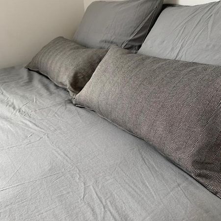R&J Guesthouse Ro0M 格林达维克 外观 照片
