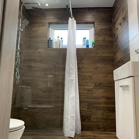 R&J Guesthouse Ro0M 格林达维克 外观 照片